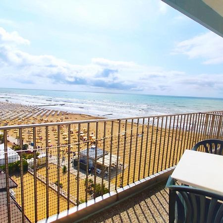 Willa La Torre - Frontemare - Immobil Relax Lido di Jesolo Zewnętrze zdjęcie