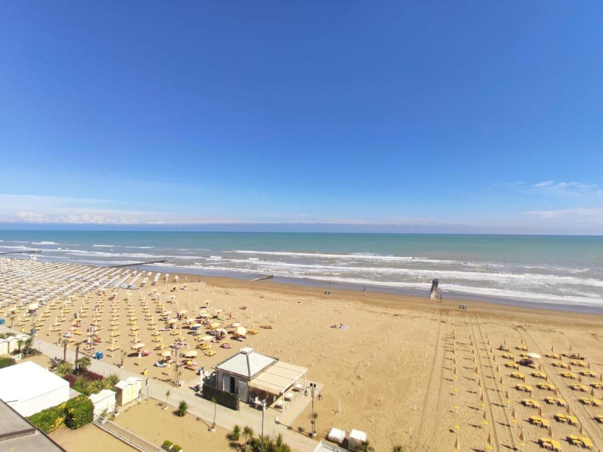 Willa La Torre - Frontemare - Immobil Relax Lido di Jesolo Zewnętrze zdjęcie