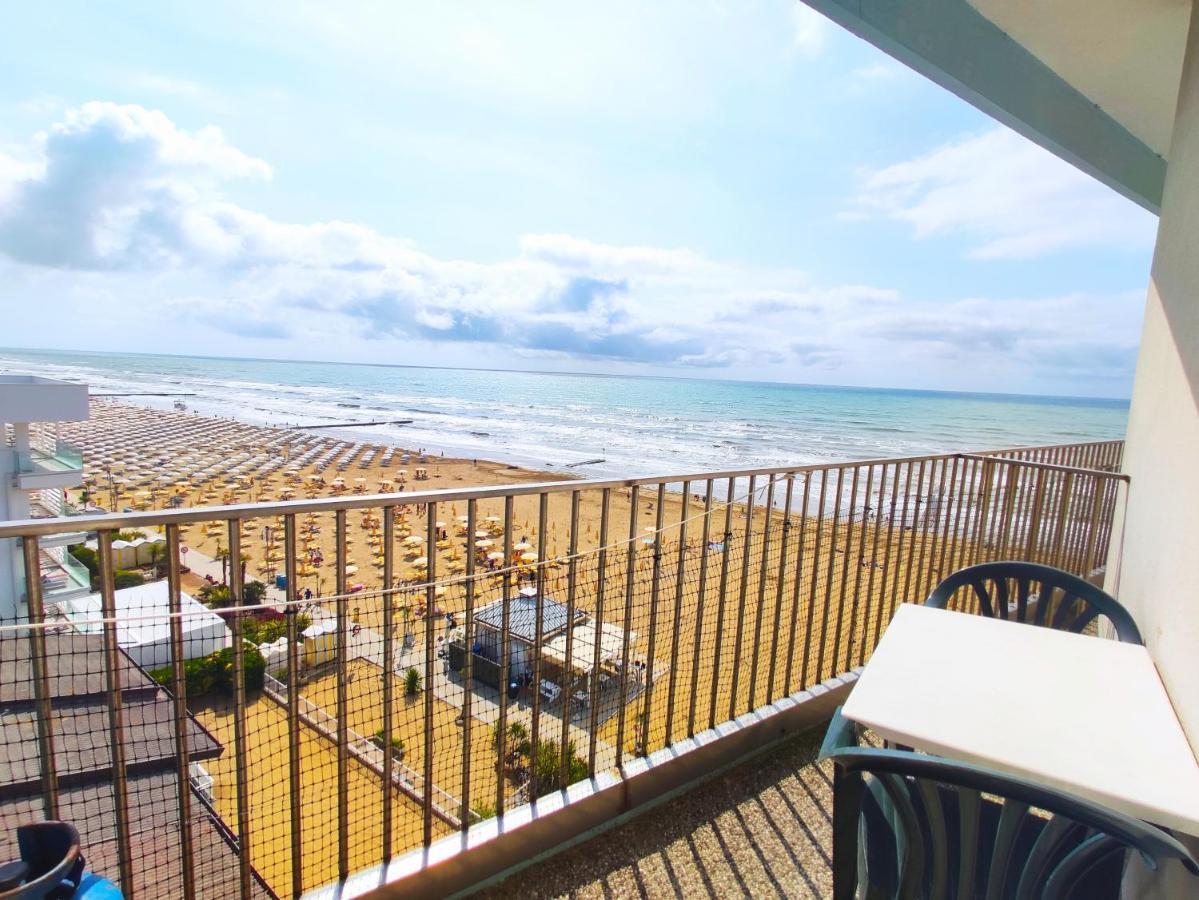 Willa La Torre - Frontemare - Immobil Relax Lido di Jesolo Zewnętrze zdjęcie